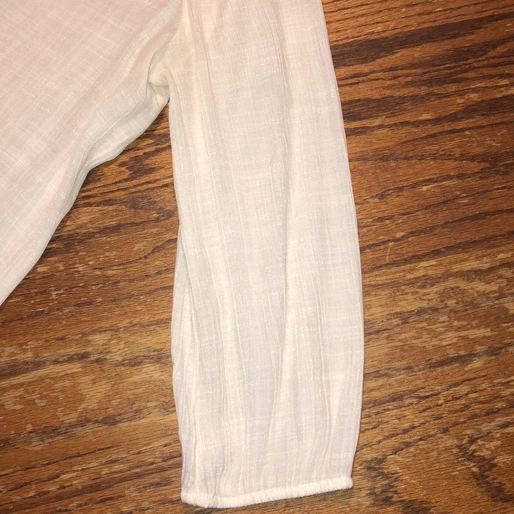 White blouse - Picture 3 of 5